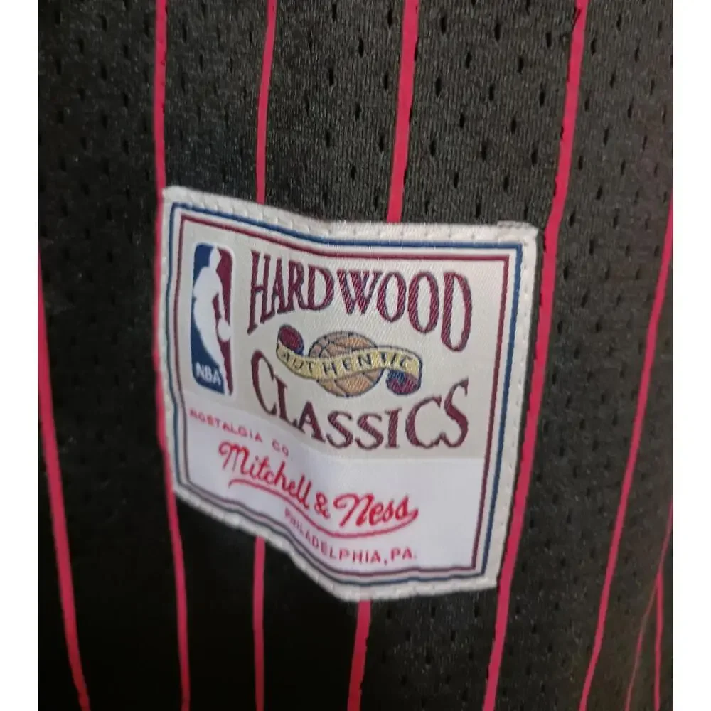 *Michael Jordan (Mitchell & Ness)-(Bulls)-(XL)-$90.00 - Picture 9 of 9
